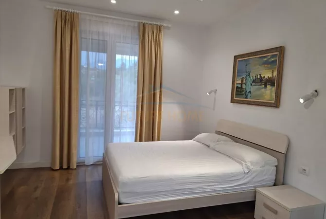 Shtepi ne shitje Apartament ne Tirane, 4+1, Mobilimi E mobiluar, Pagesa 650,000  Euro.