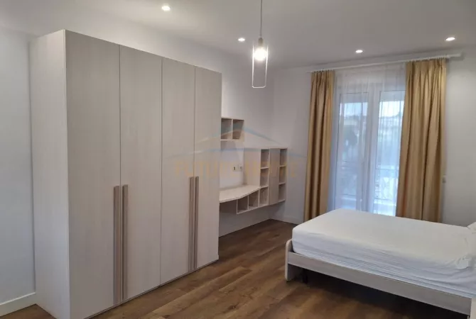 Shtepi ne shitje Apartament ne Tirane, 4+1, Mobilimi E mobiluar, Pagesa 650,000  Euro.