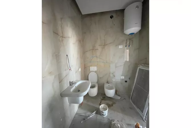 Shtepi ne shitje Apartament ne Tirane, 2+1, Mobilimi Bosh, pa mobiluar, Pagesa 320,000  Euro.