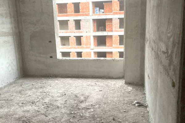 Shtepi ne shitje Apartament ne Tirane, 1+1, Mobilimi Bosh, pa mobiluar, Pagesa 145,000  Euro.