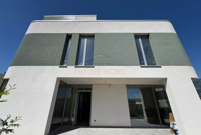 Shtepi ne shitje Vila Luksoze ne Tirane, 3+1, Mobilimi Bosh, pa mobiluar, Pagesa 591,000  Euro.