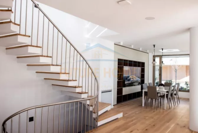 Shtepi me qera Vila Luksoze ne Tirane, 4+1, Mobilimi E mobiluar, Pagesa 5,000  Euro.