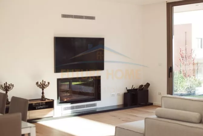 Shtepi me qera Vila Luksoze ne Tirane, 4+1, Mobilimi E mobiluar, Pagesa 5,000  Euro.