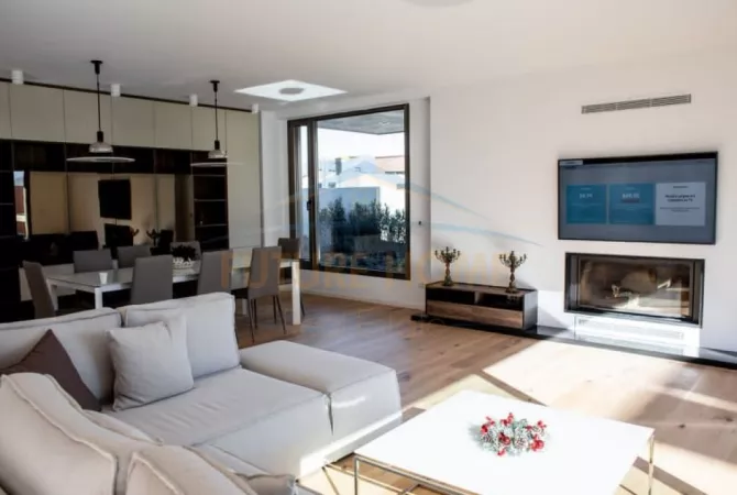 Shtepi me qera Vila Luksoze ne Tirane, 4+1, Mobilimi E mobiluar, Pagesa 5,000  Euro.