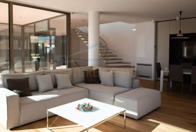 Shtepi me qera Vila Luksoze ne Tirane, 4+1, Mobilimi E mobiluar, Pagesa 5,000  Euro.