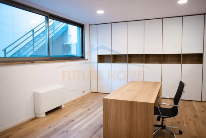 Shtepi me qera Vila Luksoze ne Tirane, 4+1, Mobilimi E mobiluar, Pagesa 5,000  Euro.