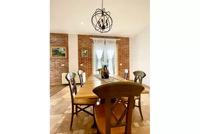 Shtepi ne shitje Shtepi Private ne Tirane, 4+1, Mobilimi E mobiluar, Pagesa 850,000  Euro.