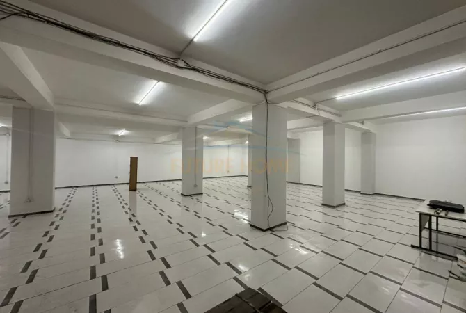 Shitet, Ambient, Unaza e Re, Tirane