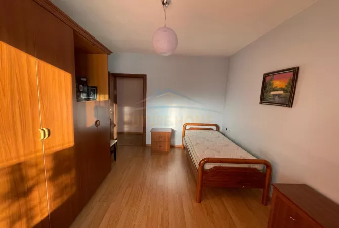 Shtepi ne shitje Apartament ne Tirane, 4+1, Mobilimi E mobiluar, Pagesa 225,000  Euro.