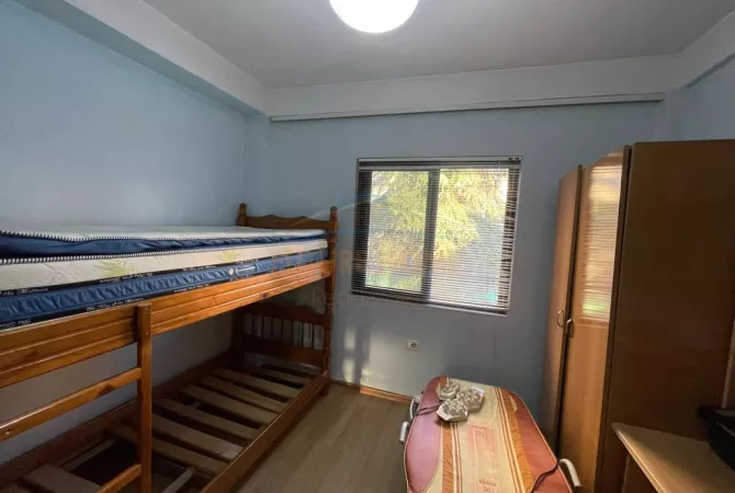 Shtepi ne shitje Apartament ne Tirane, 4+1, Mobilimi E mobiluar, Pagesa 225,000  Euro.