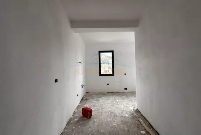 Shtepi ne shitje Apartament ne Tirane, 2+1, Mobilimi Bosh, pa mobiluar, Pagesa 215,000  Euro.