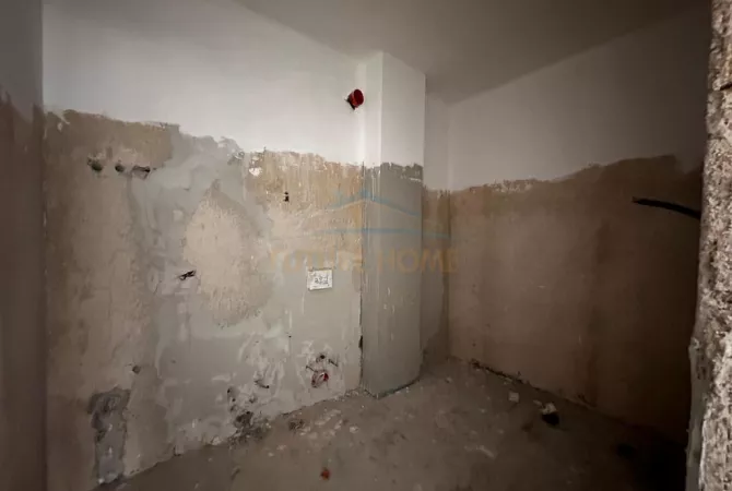 Shtepi ne shitje Apartament ne Tirane, 2+1, Mobilimi Bosh, pa mobiluar, Pagesa 215,000  Euro.