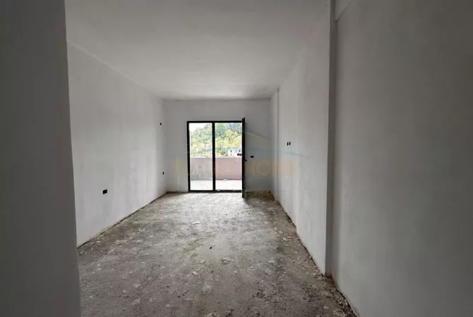 Shtepi ne shitje Apartament ne Tirane, 2+1, Mobilimi Bosh, pa mobiluar, Pagesa 215,000  Euro.