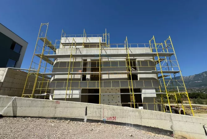 Shtepi ne shitje Vila Luksoze ne Tirane, 4+1, Mobilimi Bosh, pa mobiluar, Pagesa 59,200  Euro.