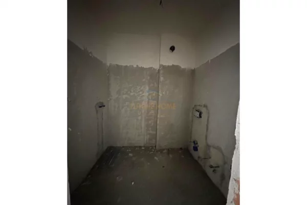 Shtepi ne shitje Apartament ne Tirane, 1+1, Mobilimi Bosh, pa mobiluar, Pagesa 80,000  Euro.