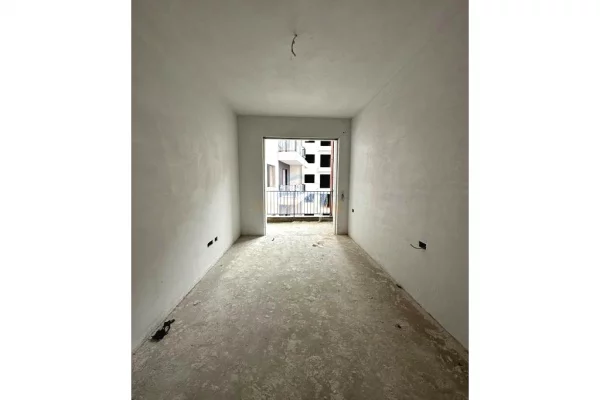 Shtepi ne shitje Apartament ne Tirane, 1+1, Mobilimi Bosh, pa mobiluar, Pagesa 80,000  Euro.