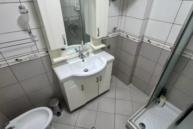 Shtepi ne shitje Apartament ne Durres, 2+1, Mobilimi E mobiluar, Pagesa 90,000  Euro.