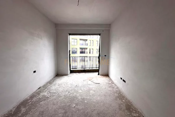 Shtepi ne shitje Apartament ne Tirane, 3+1, Mobilimi Bosh, pa mobiluar, Pagesa 174,000  Euro.