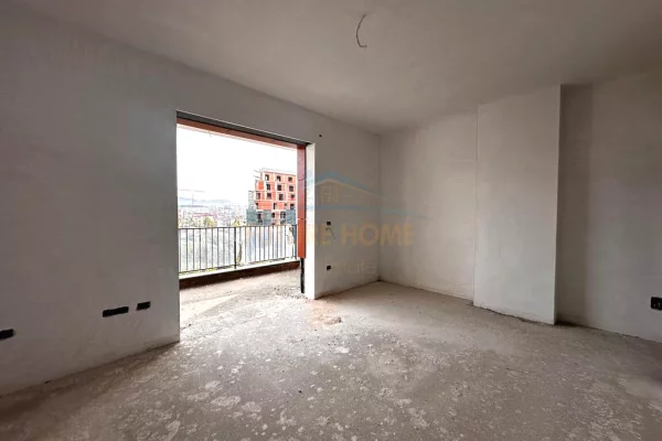 Shtepi ne shitje Apartament ne Tirane, 3+1, Mobilimi Bosh, pa mobiluar, Pagesa 174,000  Euro.
