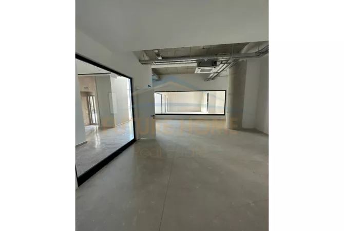 Qera, Godine Multifunksionale,Autosrtada Tirane- Durres.