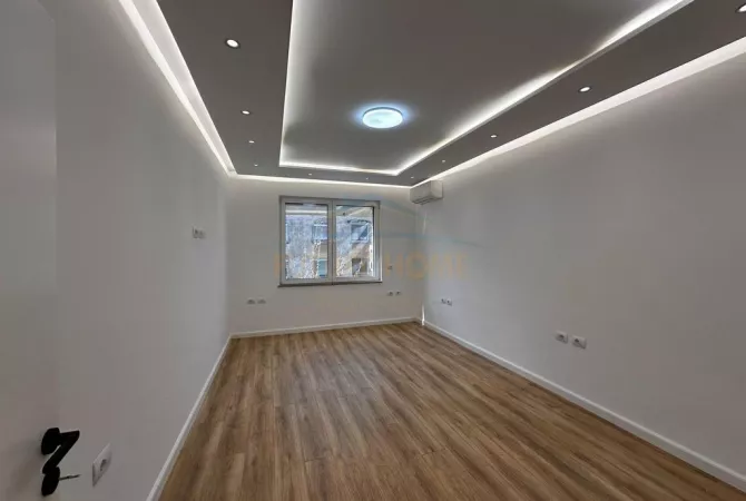 Ambient biznesi me qera 1+1 ne Tirane - 900 Euro
