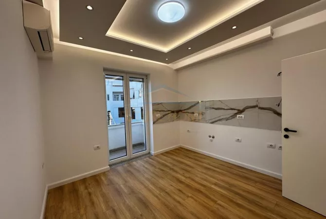 Jepet me qira nje ambient tek rruga Mine Peza prane kafe Flora