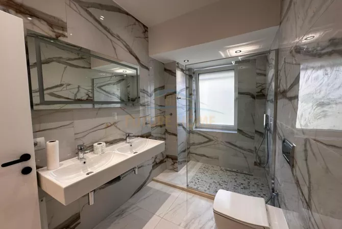 Jepet me qira nje ambient tek rruga Mine Peza prane kafe Flora