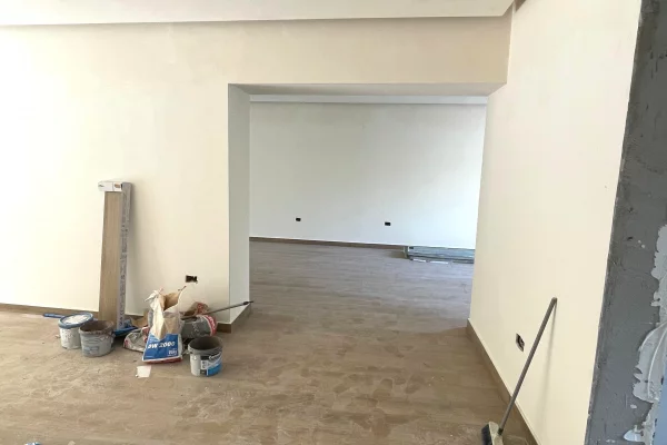 Shtepi ne shitje Apartament ne Tirane, 2+1, Mobilimi Bosh, pa mobiluar, Pagesa 170,000  Euro.