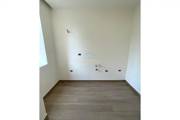 Shtepi ne shitje Apartament ne Tirane, 2+1, Mobilimi Bosh, pa mobiluar, Pagesa 170,000  Euro.