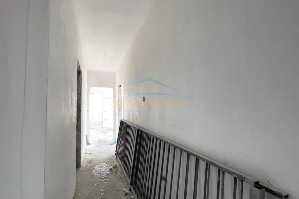 Shtepi ne shitje Apartament ne Tirane, 2+1, Mobilimi Bosh, pa mobiluar, Pagesa 141,185  Euro.