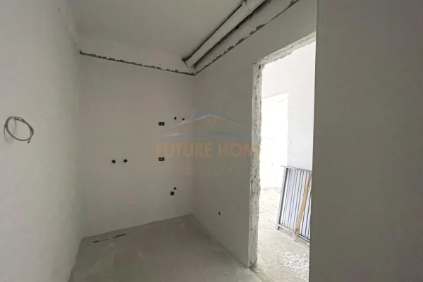 Shtepi ne shitje Apartament ne Tirane, 2+1, Mobilimi Bosh, pa mobiluar, Pagesa 141,185  Euro.