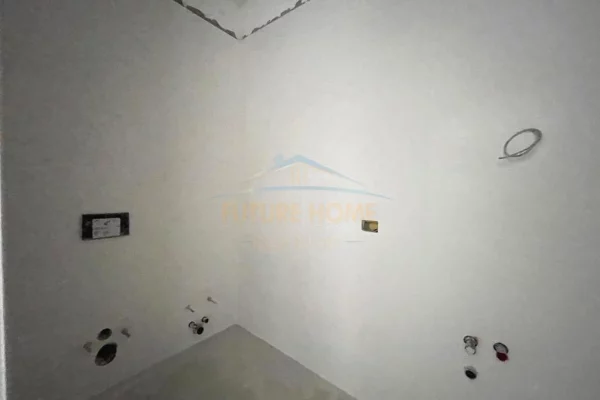 Shtepi ne shitje Apartament ne Tirane, 2+1, Mobilimi Bosh, pa mobiluar, Pagesa 141,185  Euro.