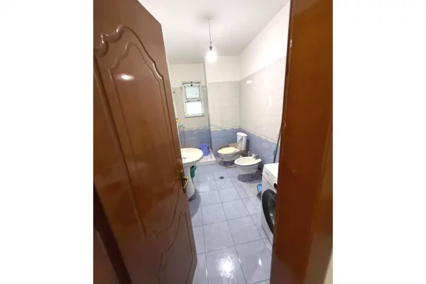 Shtepi me qera Apartament ne Tirane, 2+1, Mobilimi E mobiluar, Pagesa 500  Euro.