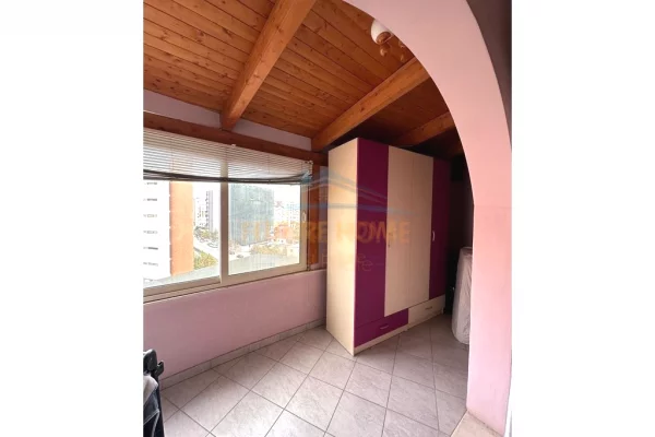 Shtepi ne shitje Apartament ne Tirane, 2+1, Mobilimi E mobiluar, Pagesa 140,000  Euro.