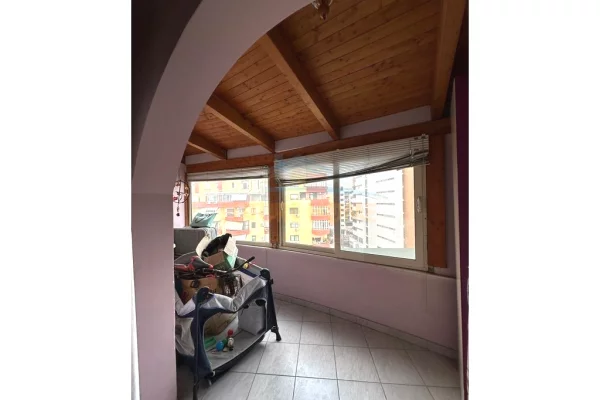 Shtepi ne shitje Apartament ne Tirane, 2+1, Mobilimi E mobiluar, Pagesa 140,000  Euro.