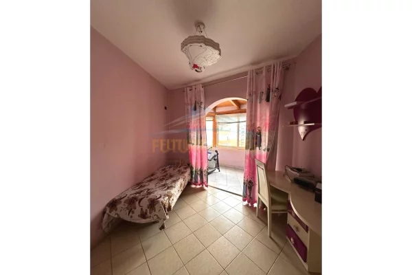 Shtepi ne shitje Apartament ne Tirane, 2+1, Mobilimi E mobiluar, Pagesa 140,000  Euro.