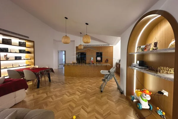 Shtepi me qera Apartament ne Tirane, 2+1, Mobilimi E mobiluar, Pagesa 1,800  Euro.
