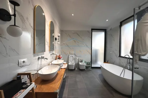 Shtepi me qera Apartament ne Tirane, 2+1, Mobilimi E mobiluar, Pagesa 1,800  Euro.