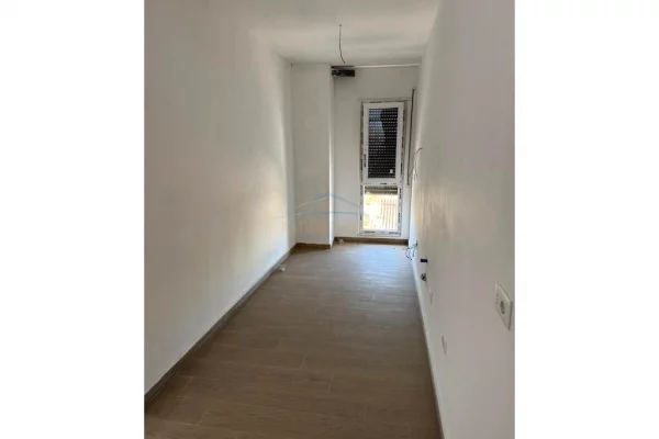 Shtepi me qera Apartament ne Tirane, 2+1, Mobilimi Bosh, pa mobiluar, Pagesa 600  Euro.