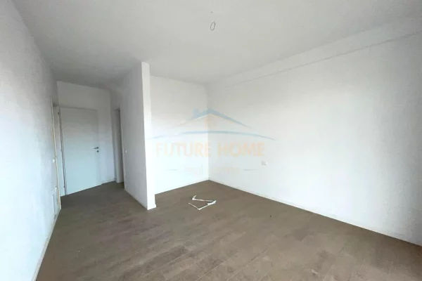 Shtepi ne shitje Apartament ne Tirane, 2+1, Mobilimi Bosh, pa mobiluar, Pagesa 192,000  Euro.
