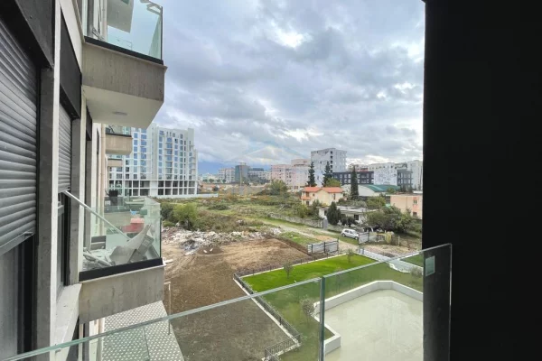 Shtepi ne shitje Apartament ne Tirane, 2+1, Mobilimi Bosh, pa mobiluar, Pagesa 192,000  Euro.