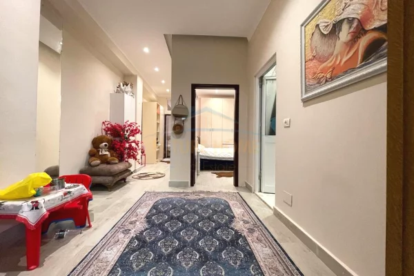 Shtepi ne shitje Shtepi Private ne Tirane, 2+1, Mobilimi E mobiluar, Pagesa 245,000  Euro.