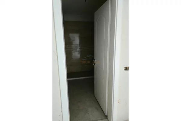 Shtepi ne shitje Apartament ne Tirane, 2+1, Mobilimi Bosh, pa mobiluar, Pagesa 137,000  Euro.