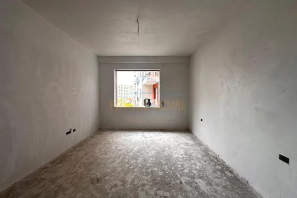 Shtepi ne shitje Apartament ne Tirane, 2+1, Mobilimi Bosh, pa mobiluar, Pagesa 117,000  Euro.