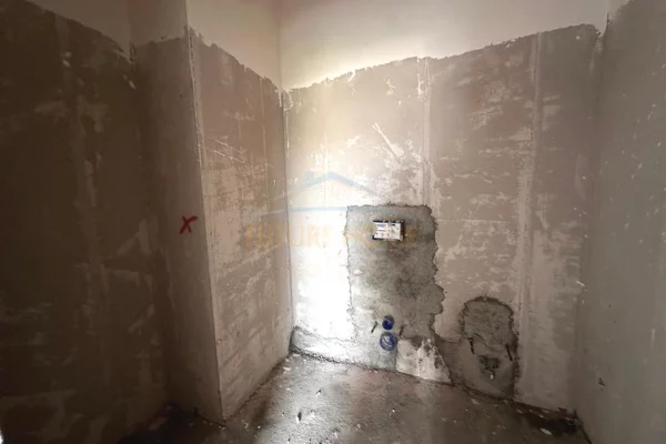 Shtepi ne shitje Apartament ne Tirane, 2+1, Mobilimi Bosh, pa mobiluar, Pagesa 117,000  Euro.