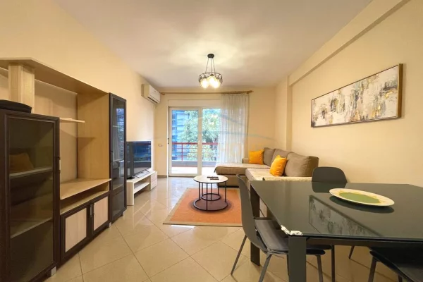 Shtepi me qera 2+1 ne Tirane - 800 Euro