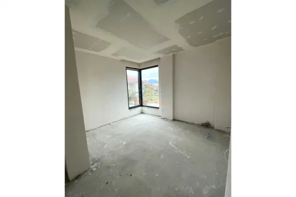 Shtepi ne shitje Vila Luksoze ne Tirane, 3+1, Mobilimi Bosh, pa mobiluar, Pagesa 470,000  Euro.