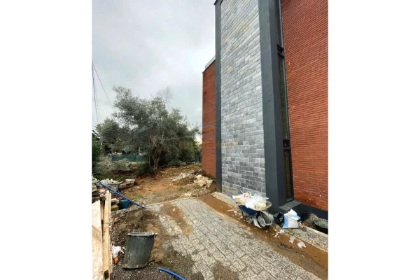 Shtepi ne shitje Vila Luksoze ne Tirane, 3+1, Mobilimi Bosh, pa mobiluar, Pagesa 470,000  Euro.