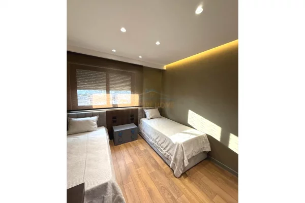 Shtepi me qera 2+1 ne Tirane - 1,700 Euro