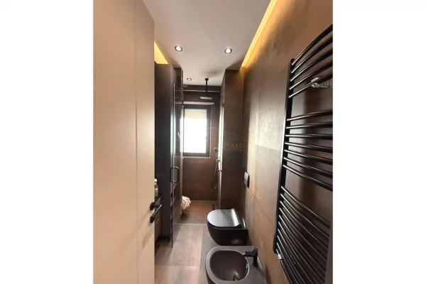 Shtepi me qera Apartament ne Tirane, 2+1, Mobilimi E mobiluar, Pagesa 1,700  Euro.